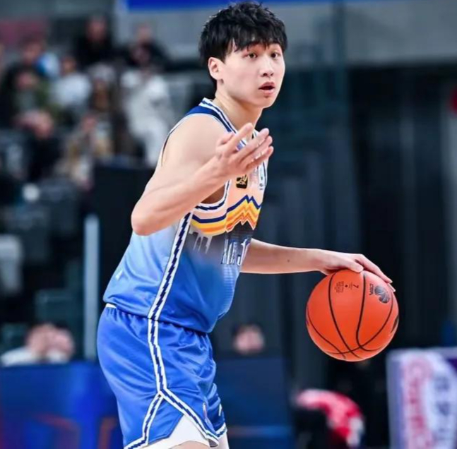 职业篮球联赛中球员们的表现备受瞩目 职业篮球联赛中球员们的表现备受瞩目