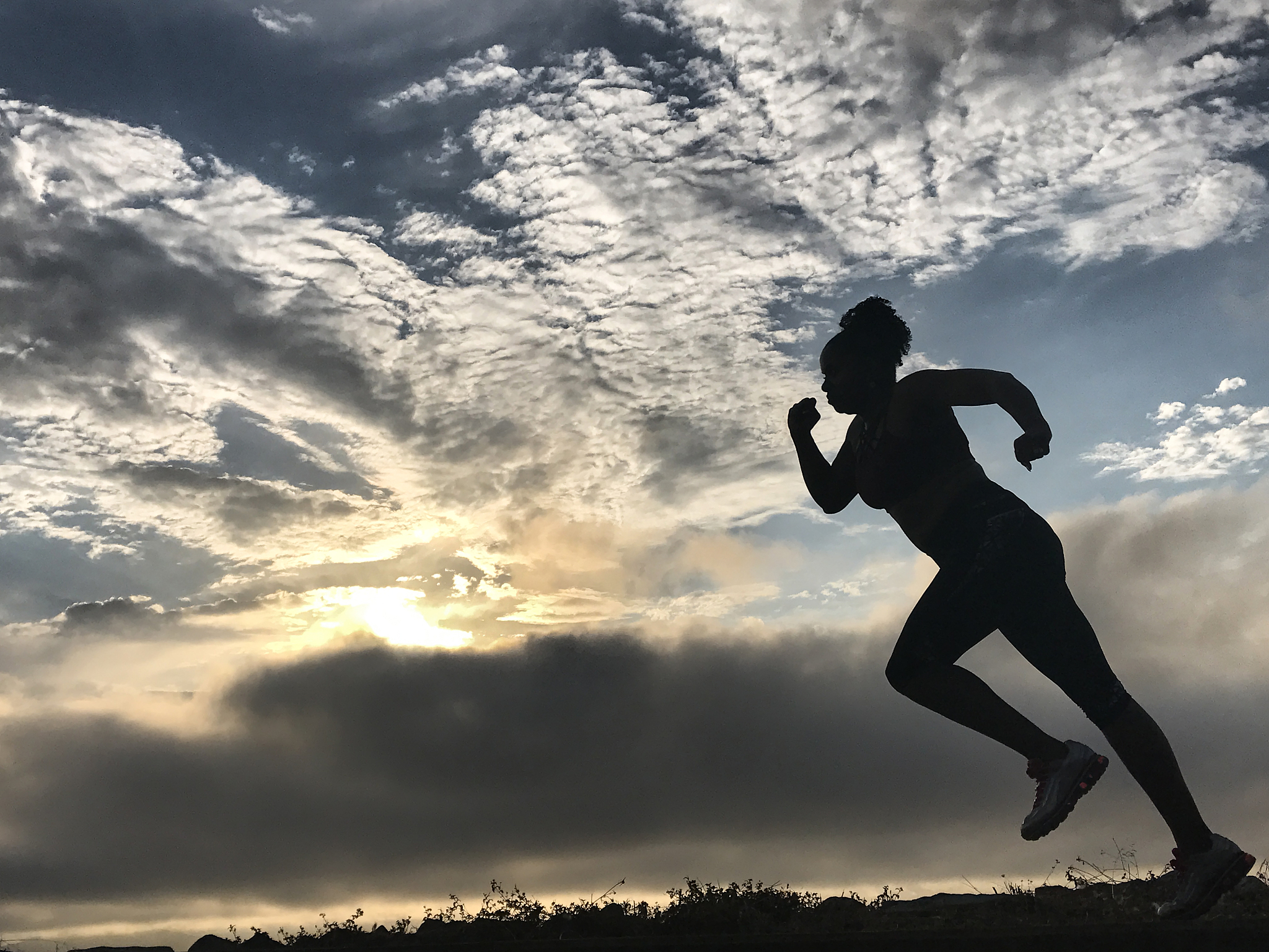 田径选手突破自我极限,飞奔前行 田径选手突破自我极限,飞奔前行