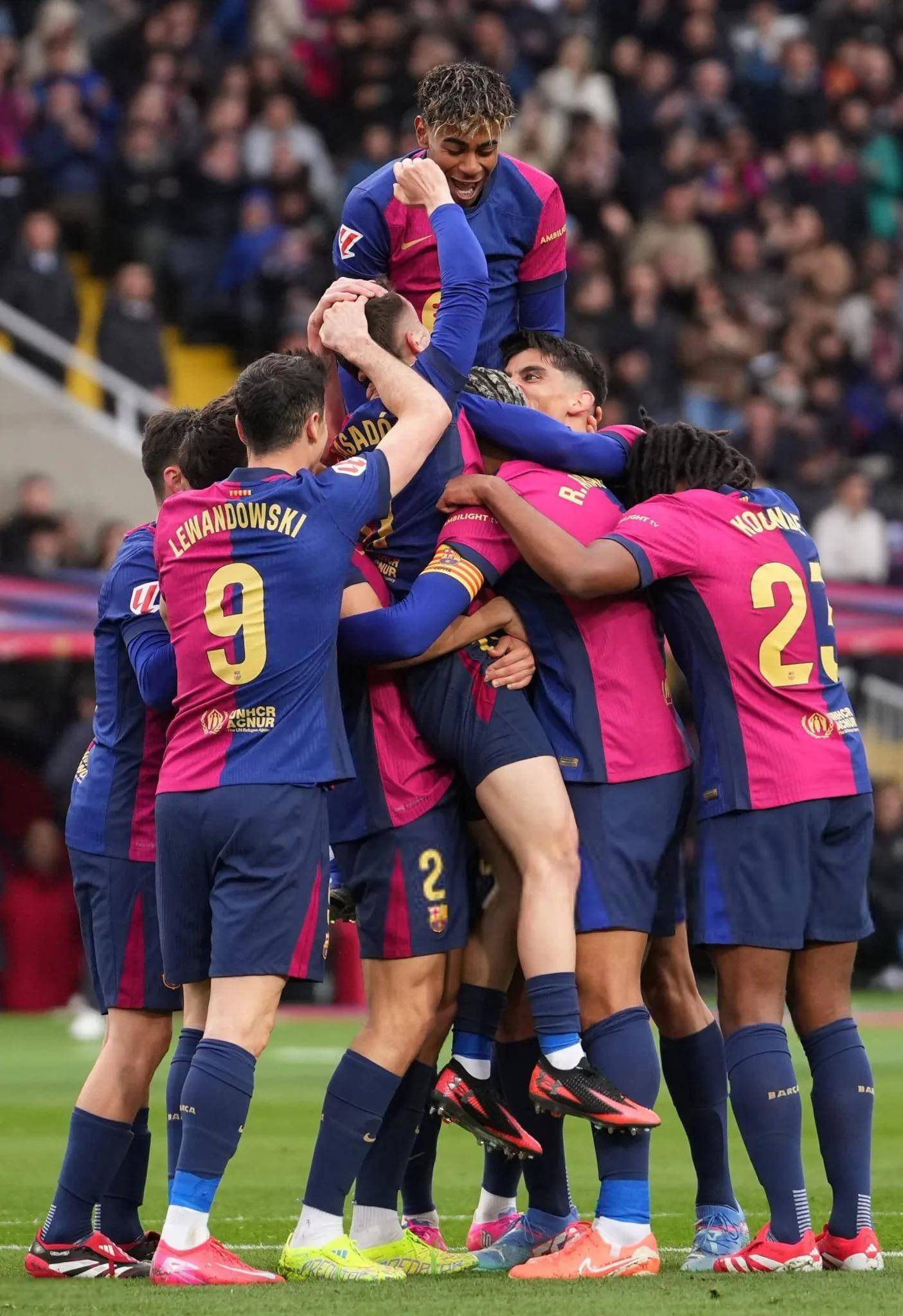 球队防守稳固,曼联零封对手 球队防守稳固,曼联零封对手