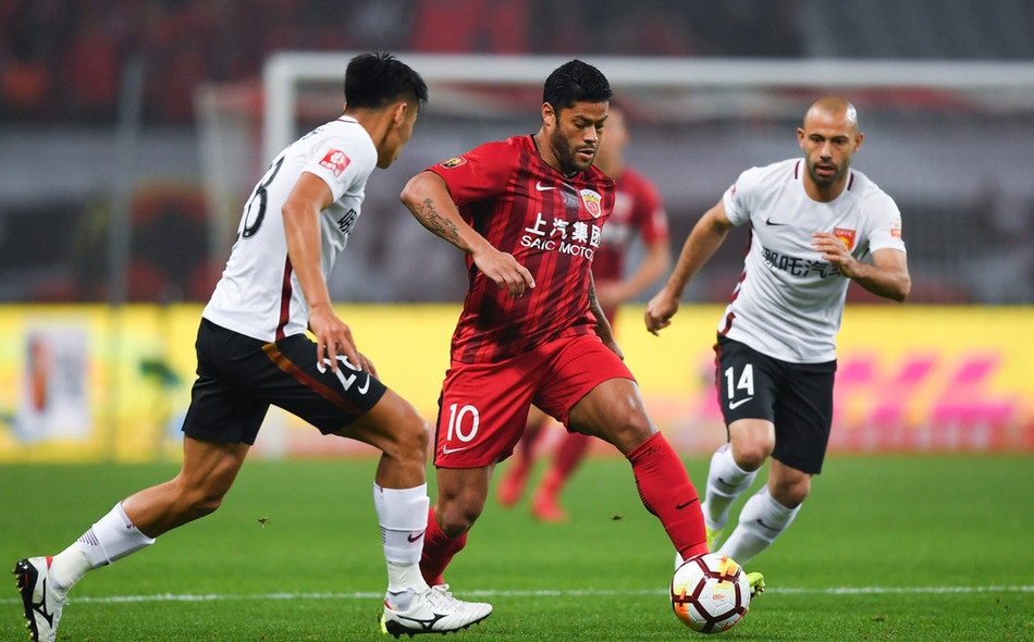 恒大主场胜华夏幸福，强势领跑