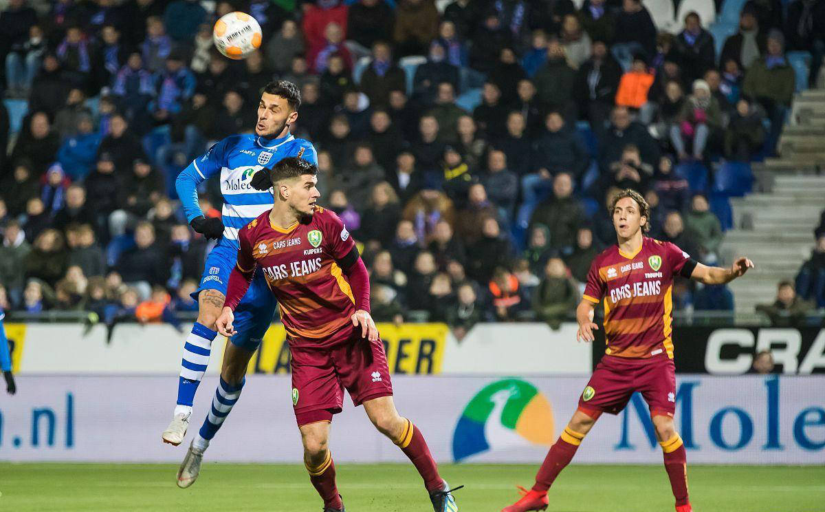 阿贾克斯力克对手,勇闯八强 阿贾克斯力克对手,勇闯八强