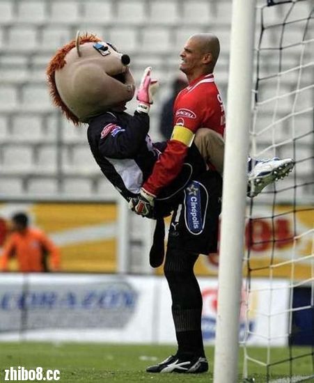 足球场上的精彩瞬间令人沉迷不舍! 足球场上的精彩瞬间令人沉迷不舍!