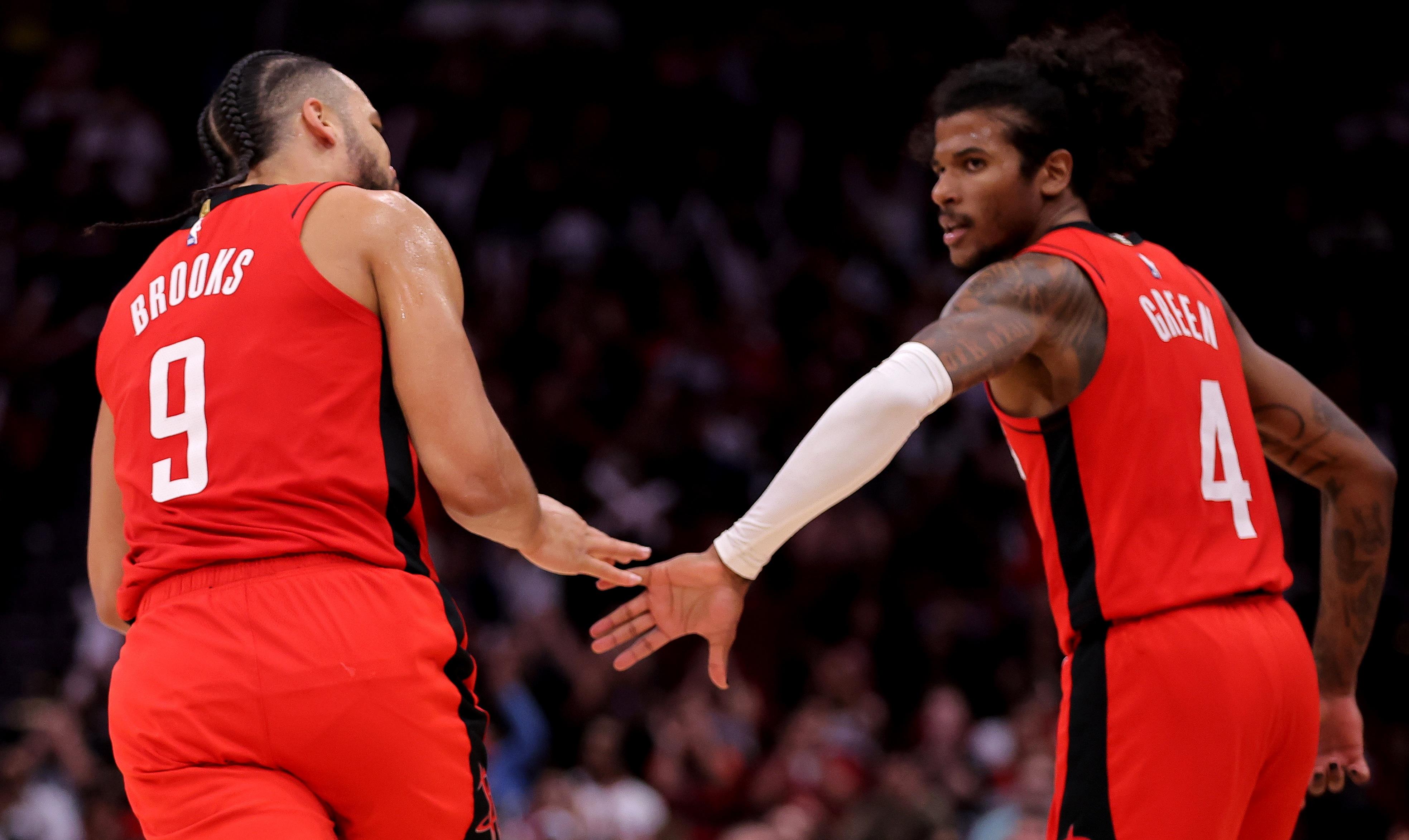 火箭新援表现出色球队整体实力有望大幅提升 火箭新援表现出色球队整体实力有望大幅提升