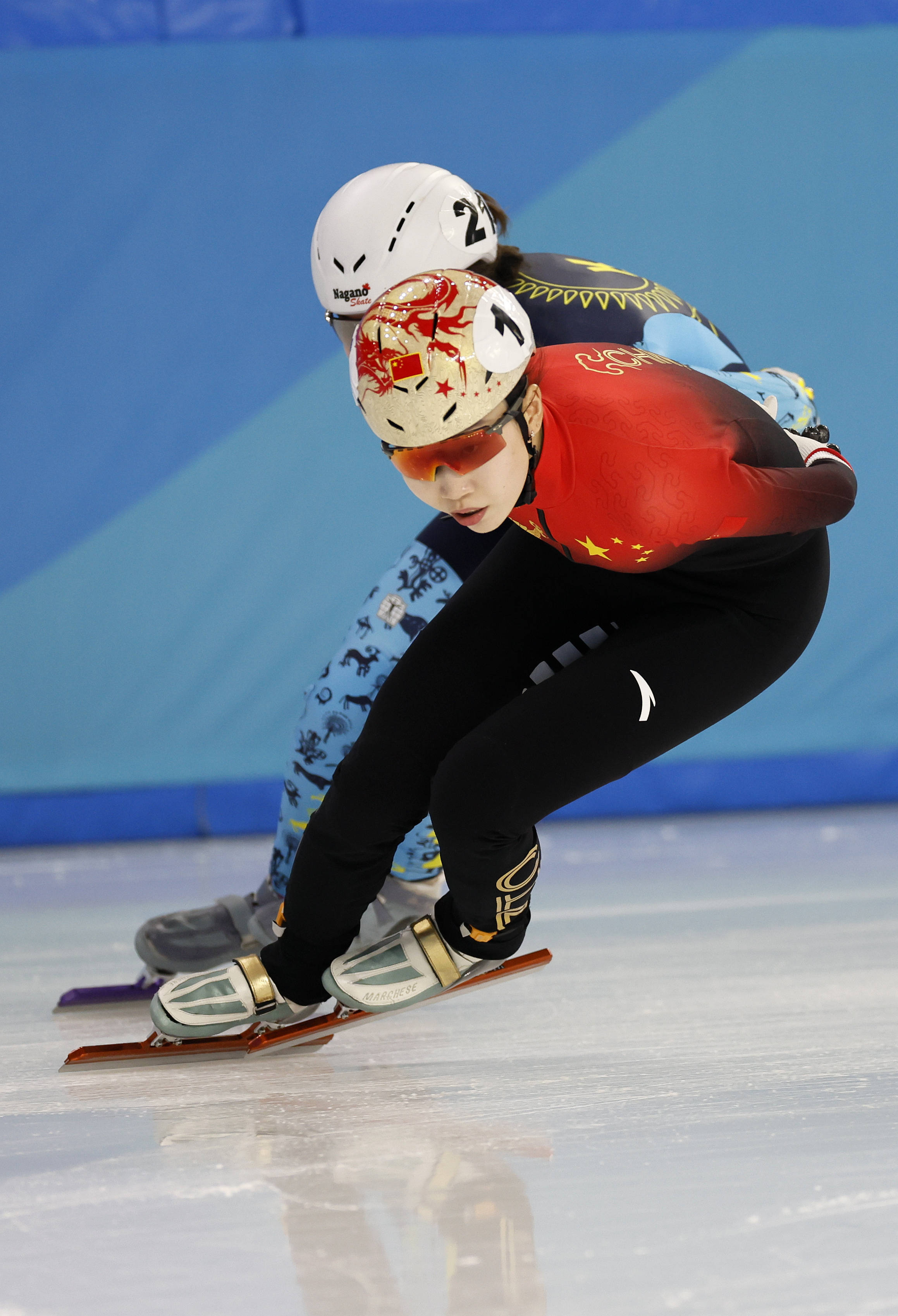 俄罗斯速度滑冰选手登上领奖台 俄罗斯速度滑冰选手登上领奖台