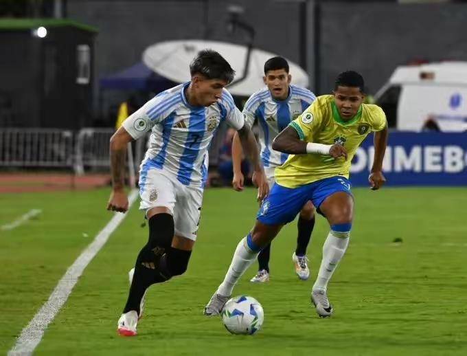 南美洲足球锦标赛的决赛胜利引发争议 南美洲足球锦标赛的决赛胜利引发争议