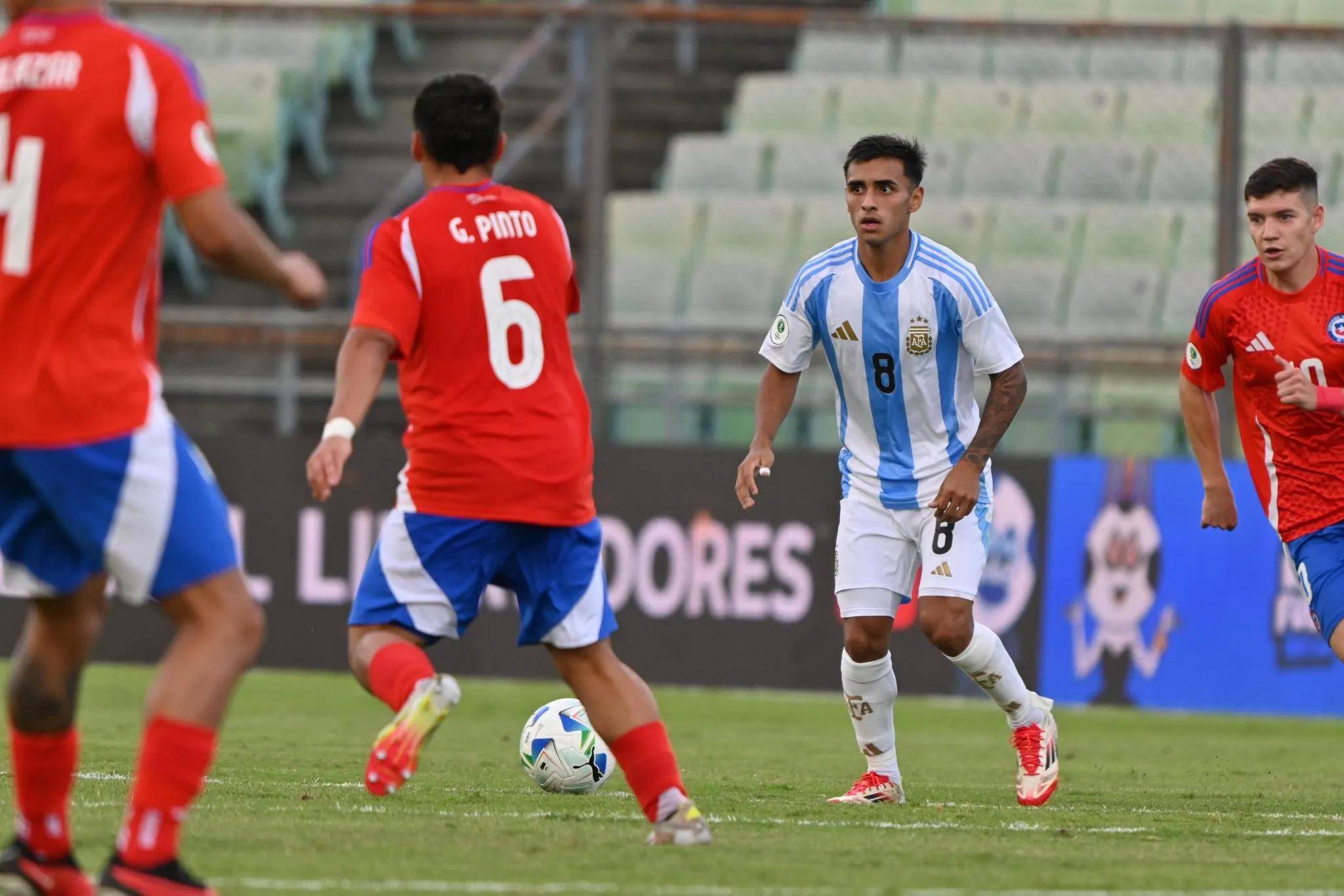 南美洲足球锦标赛的决赛胜利引发争议 南美洲足球锦标赛的决赛胜利引发争议