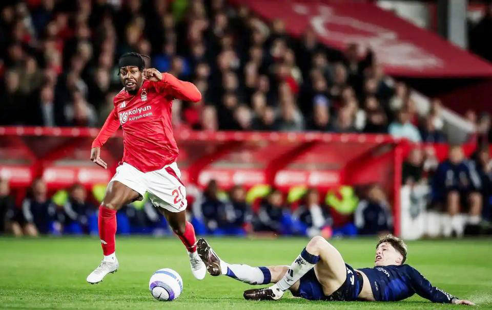 曼联客场大胜西汉姆联,欧战席位稳固 曼联客场大胜西汉姆联,欧战席位稳固