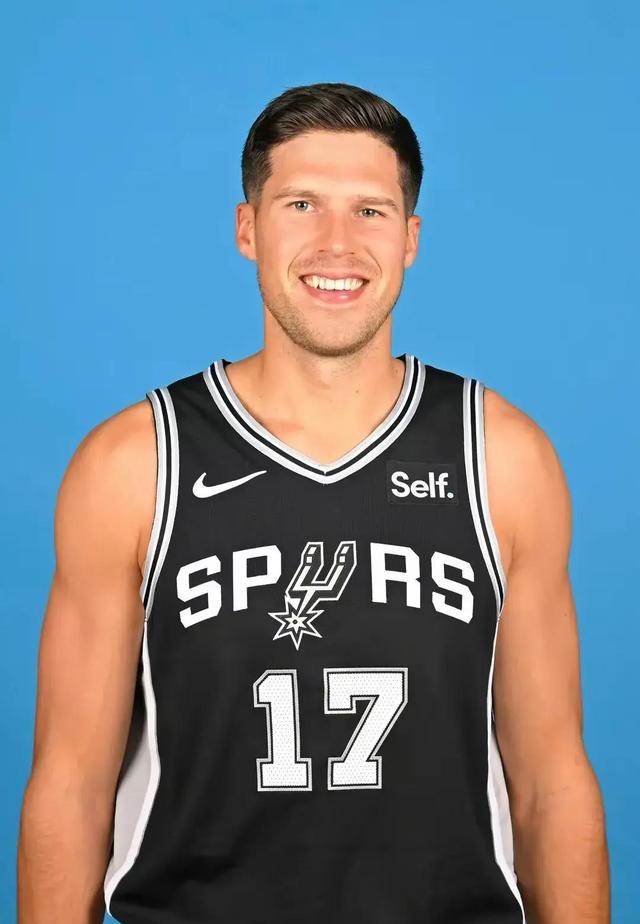 圣安东尼奥马刺队球员集体发挥,实现连胜的简单介绍 圣安东尼奥马刺队球员集体发挥,实现连胜的简单介绍