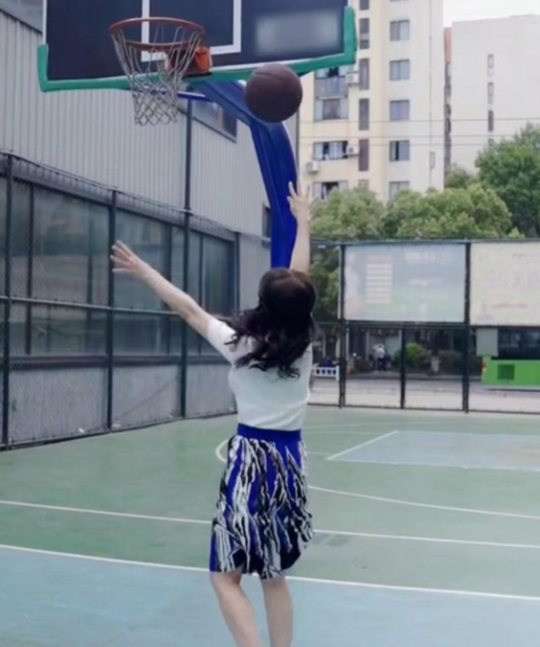 篮球明星在社交媒体上晒日常,引发粉丝热议 篮球明星在社交媒体上晒日常,引发粉丝热议