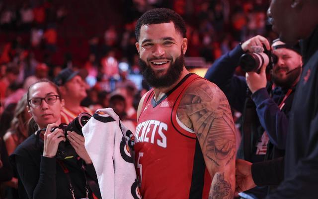 火箭队年轻球员表现抢眼,球队寄望新秀 火箭队年轻球员表现抢眼,球队寄望新秀