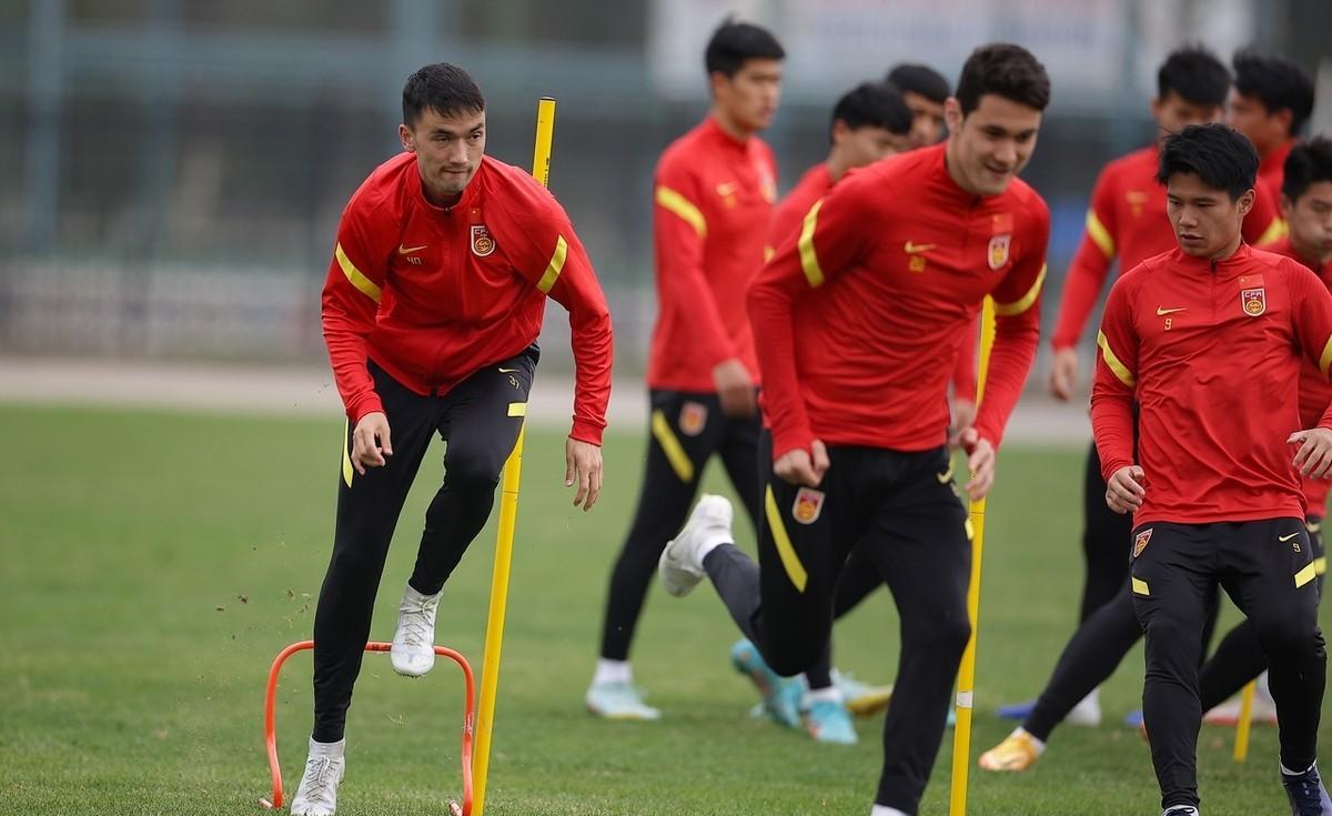 亚洲青年球员在国际赛事中实现突破,备受瞩目 亚洲青年球员在国际赛事中实现突破,备受瞩目