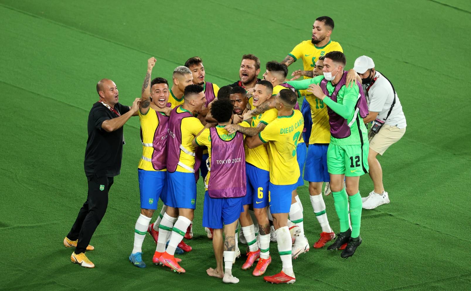 汉堡前锋发文表感慨微笑之下是苦难的简单介绍