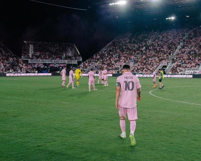 梅西破门领先,巴萨收获胜利 梅西破门领先,巴萨收获胜利