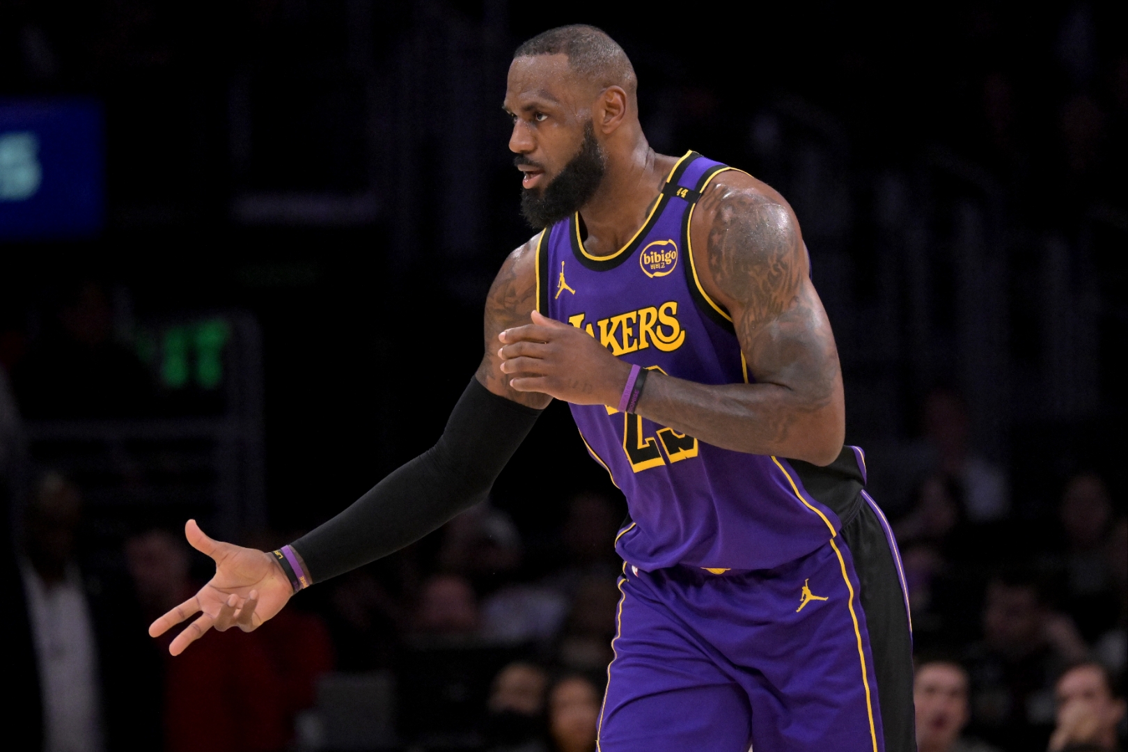 快船大胜雄鹿,莱昂纳德砍下分 快船大胜雄鹿,莱昂纳德砍下分