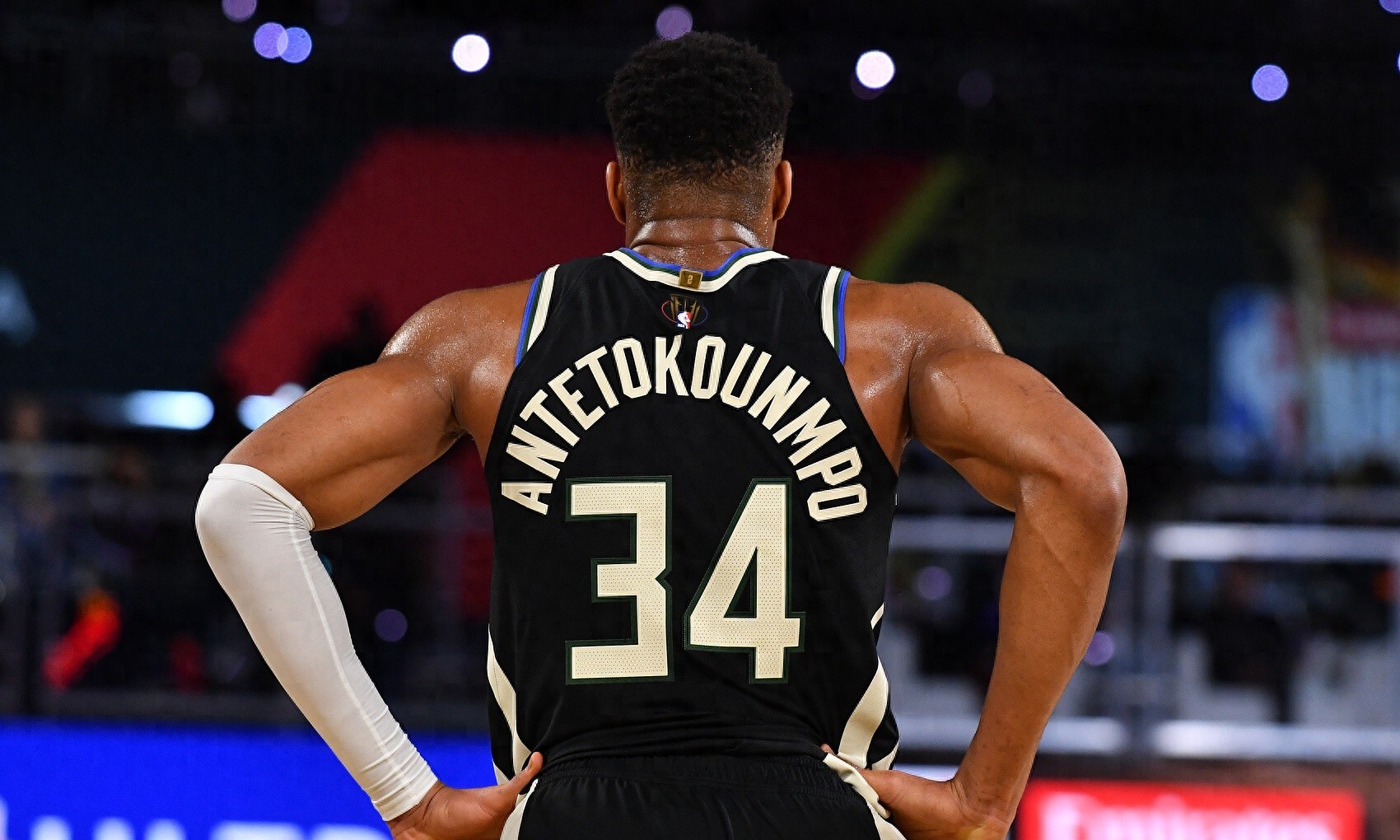 雄鹿客场战胜湖人无人能挡字母哥的势头 雄鹿客场战胜湖人无人能挡字母哥的势头