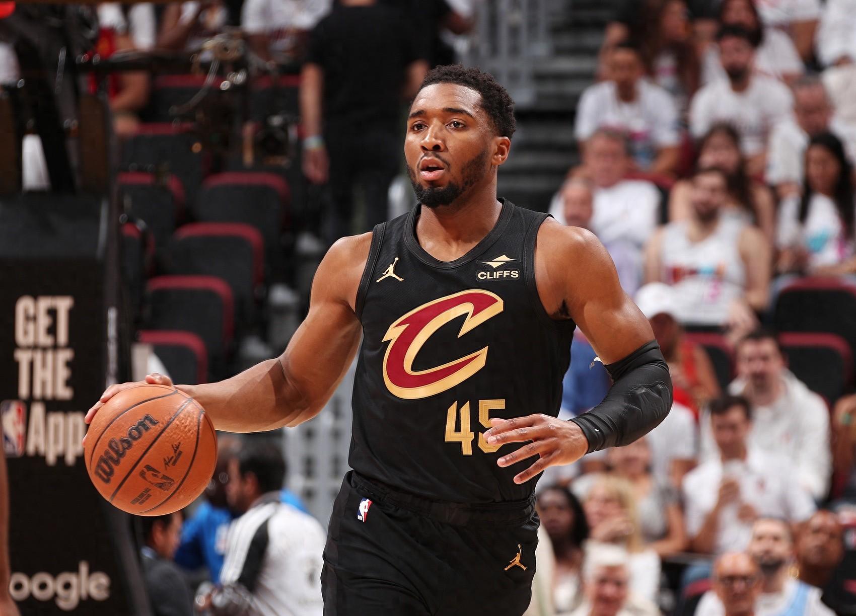 步行者客场战胜独行侠,奥拉迪波再现神奇 步行者客场战胜独行侠,奥拉迪波再现神奇