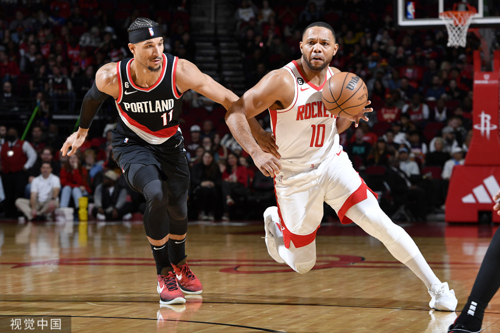 开拓者击败魔术,利拉德贡献关键三分 开拓者击败魔术,利拉德贡献关键三分