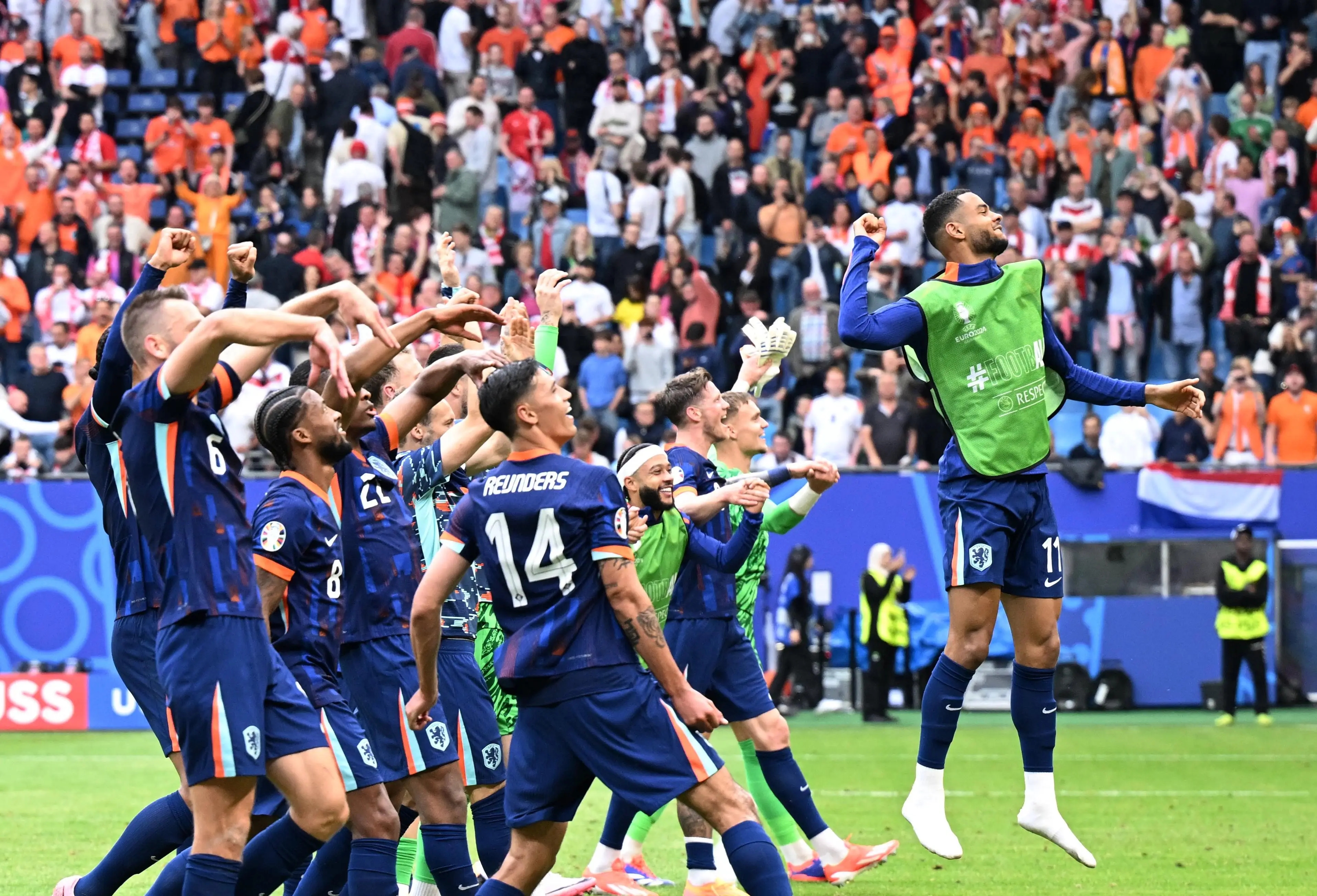 惊险激情的足球赛事,场上对决精彩纷呈的简单介绍 惊险激情的足球赛事,场上对决精彩纷呈的简单介绍