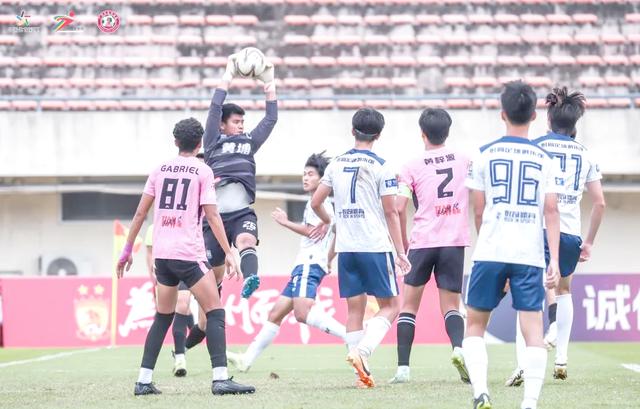 惊险激情的足球赛事,场上对决精彩纷呈的简单介绍 惊险激情的足球赛事,场上对决精彩纷呈的简单介绍