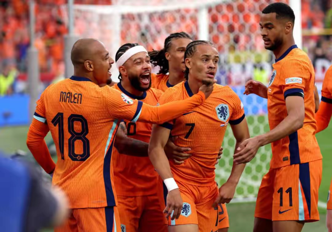 荷兰队击败英格兰队取得胜利进入淘汰 荷兰队击败英格兰队取得胜利进入淘汰