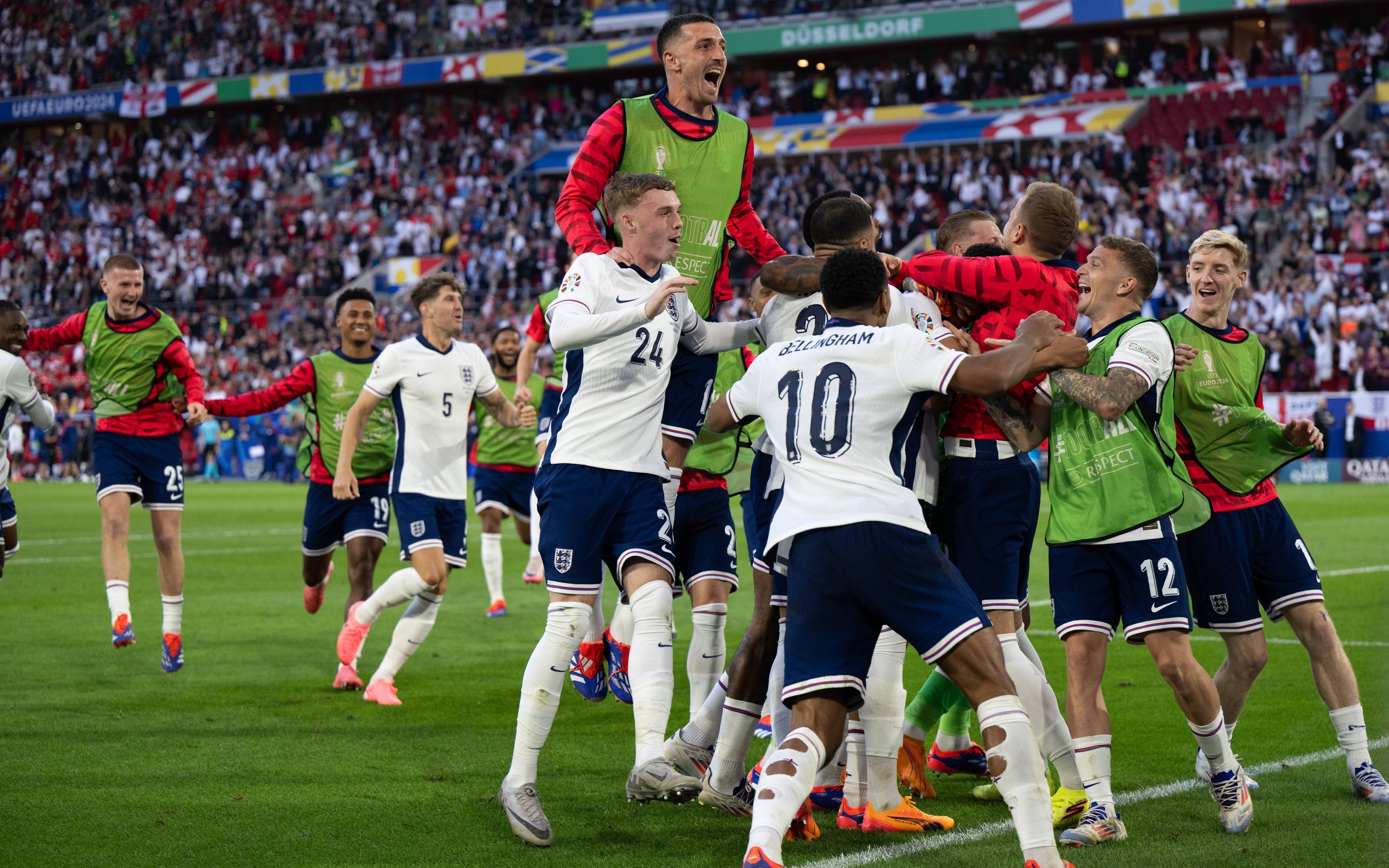 荷兰队击败英格兰队取得胜利进入淘汰 荷兰队击败英格兰队取得胜利进入淘汰