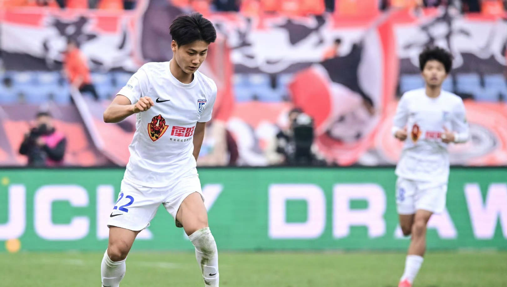 大连人深陷保级泥潭,连续败局难破 大连人深陷保级泥潭,连续败局难破