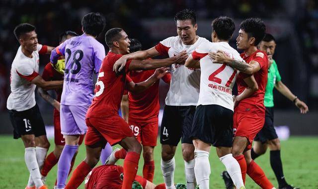 大连人深陷保级泥潭,连续败局难破 大连人深陷保级泥潭,连续败局难破