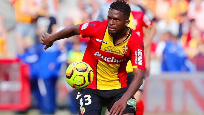 建业前锋巴索戈表现平平,球队进攻端需加强 建业前锋巴索戈表现平平,球队进攻端需加强