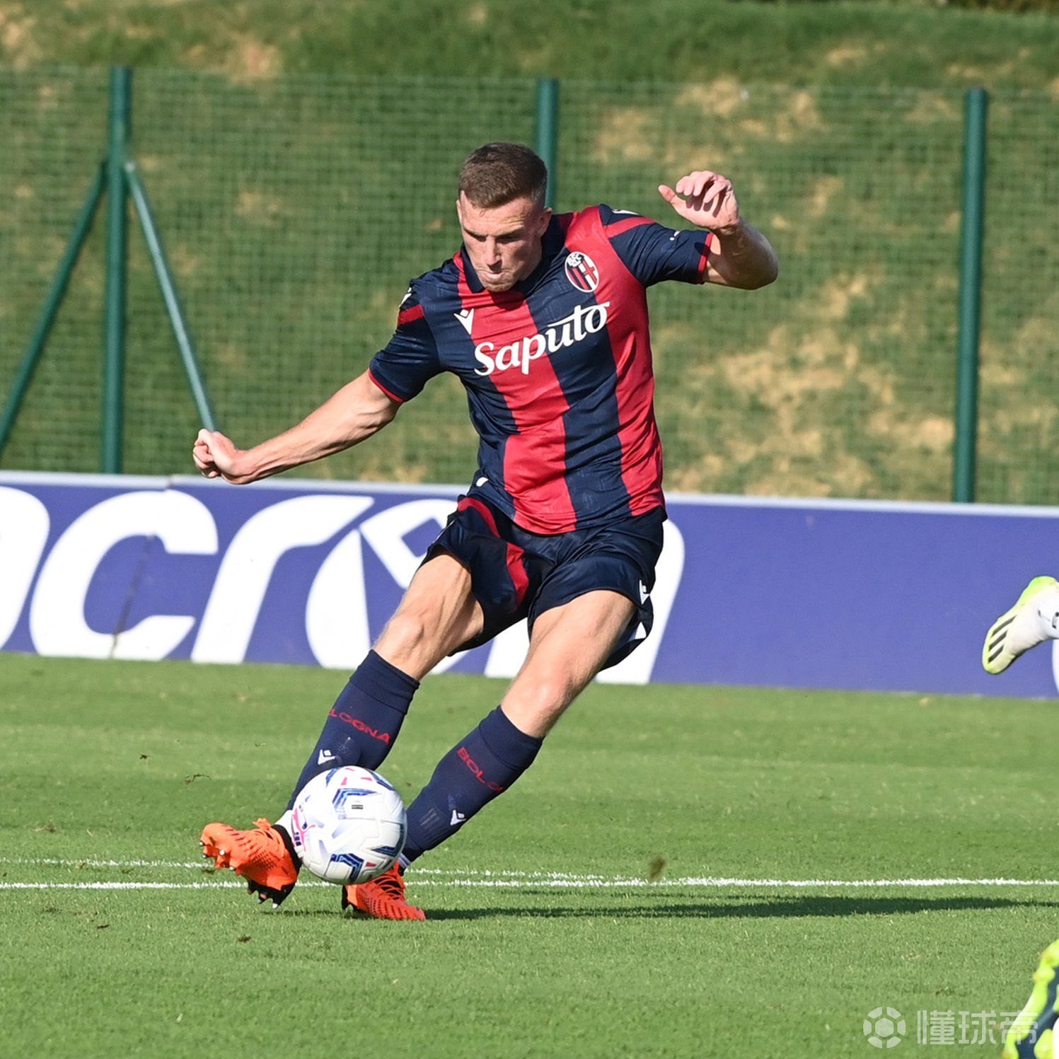 摩纳哥球队士气高涨,在比赛中表现出色并获胜 摩纳哥球队士气高涨,在比赛中表现出色并获胜