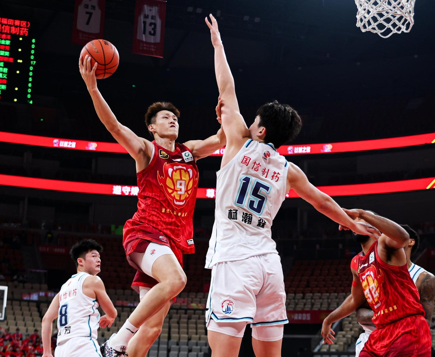 青岛队战术变化大获成功,赢得关键比赛 青岛队战术变化大获成功,赢得关键比赛