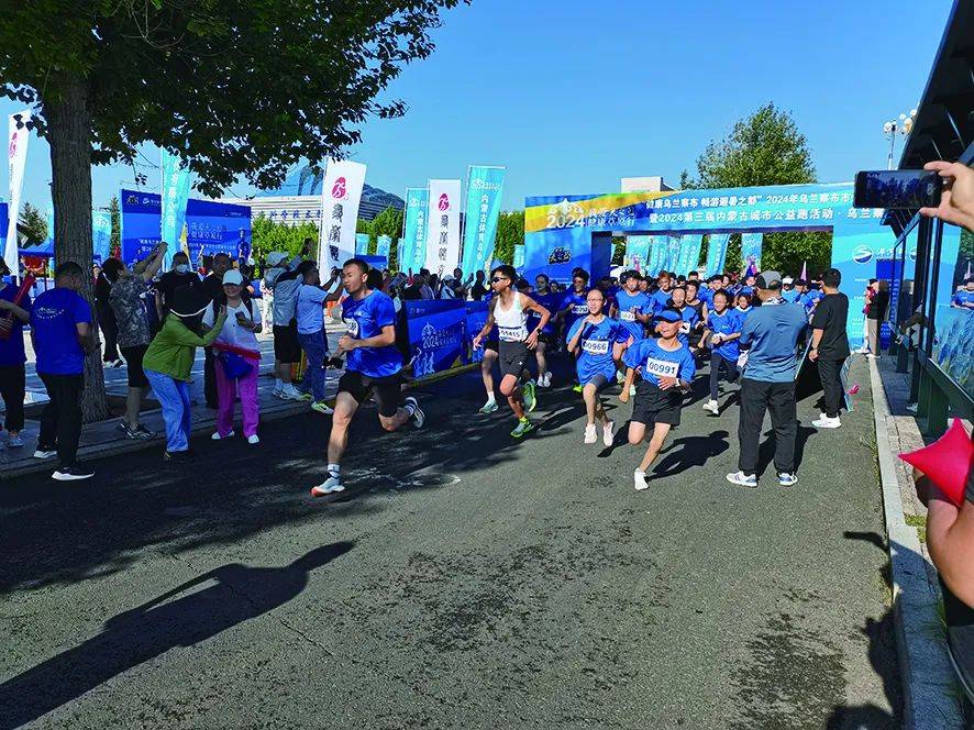 球迷热情高涨,赛场上的士气如火如荼的简单介绍 球迷热情高涨,赛场上的士气如火如荼的简单介绍