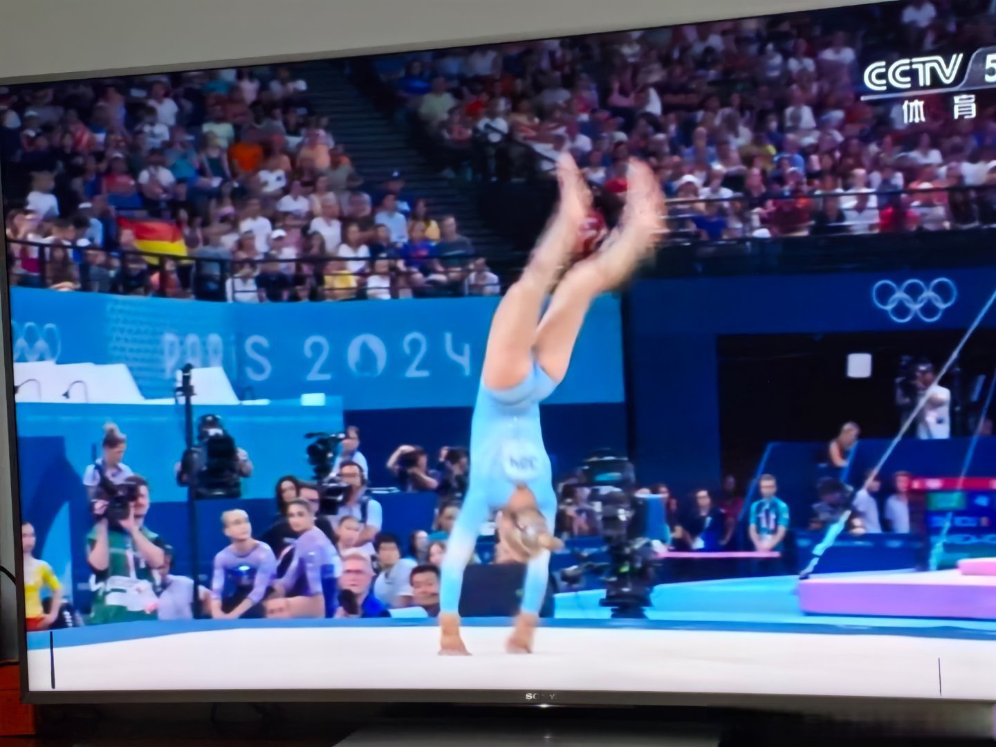 精湛表演:意大利和俄罗斯体操选手角逐 精湛表演:意大利和俄罗斯体操选手角逐