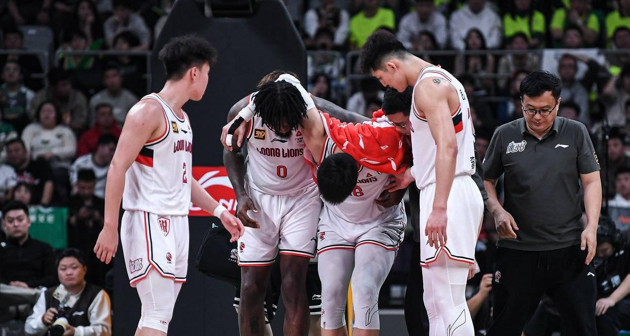 篮球明星因伤退出关键比赛,球队备战受影响 篮球明星因伤退出关键比赛,球队备战受影响