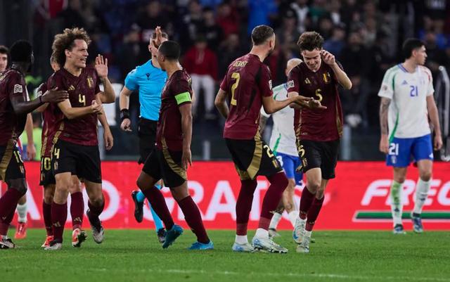 欧国联半决赛战况激烈,球迷热血沸腾支持球队 欧国联半决赛战况激烈,球迷热血沸腾支持球队