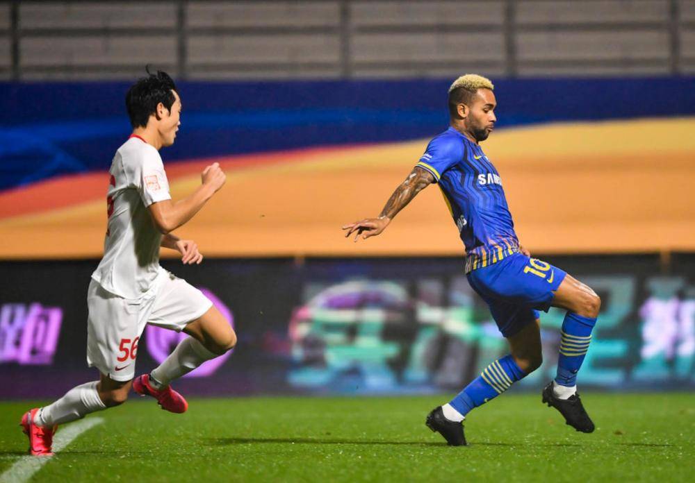 重庆当代主场险胜广州富力,三分在握 重庆当代主场险胜广州富力,三分在握