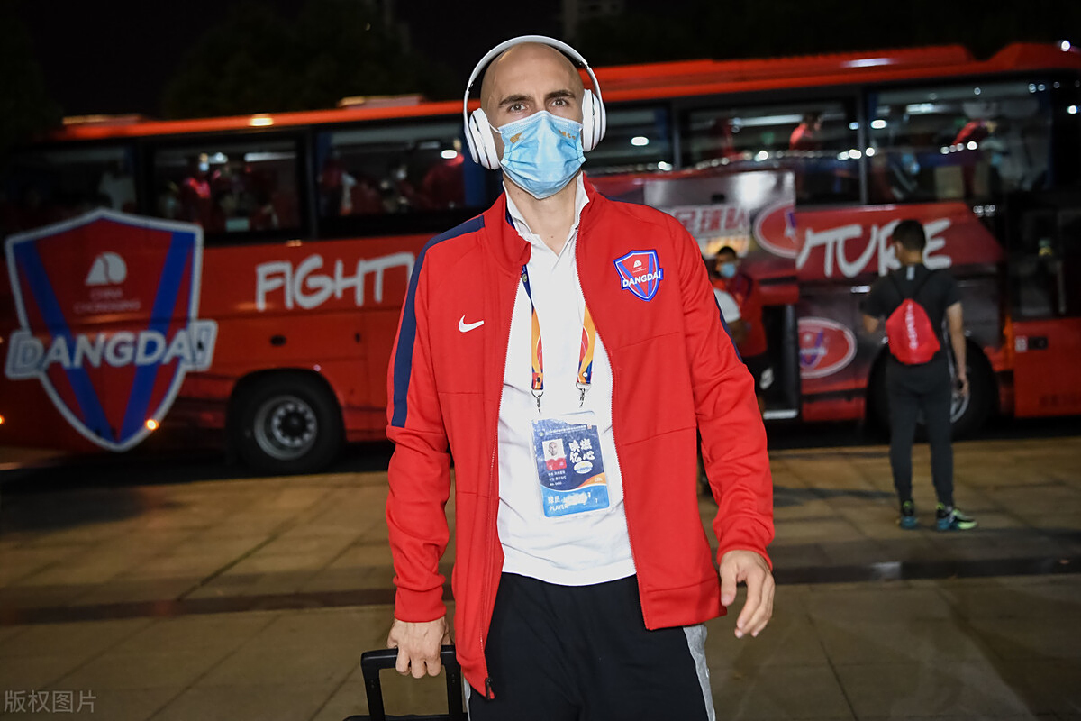 重庆当代主场险胜广州富力,三分在握 重庆当代主场险胜广州富力,三分在握