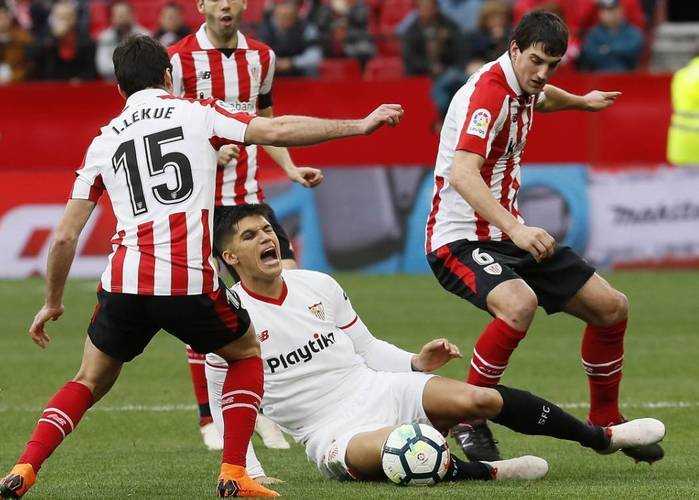 关于切尔西大胜塞维利亚，锁定小组第一名的信息