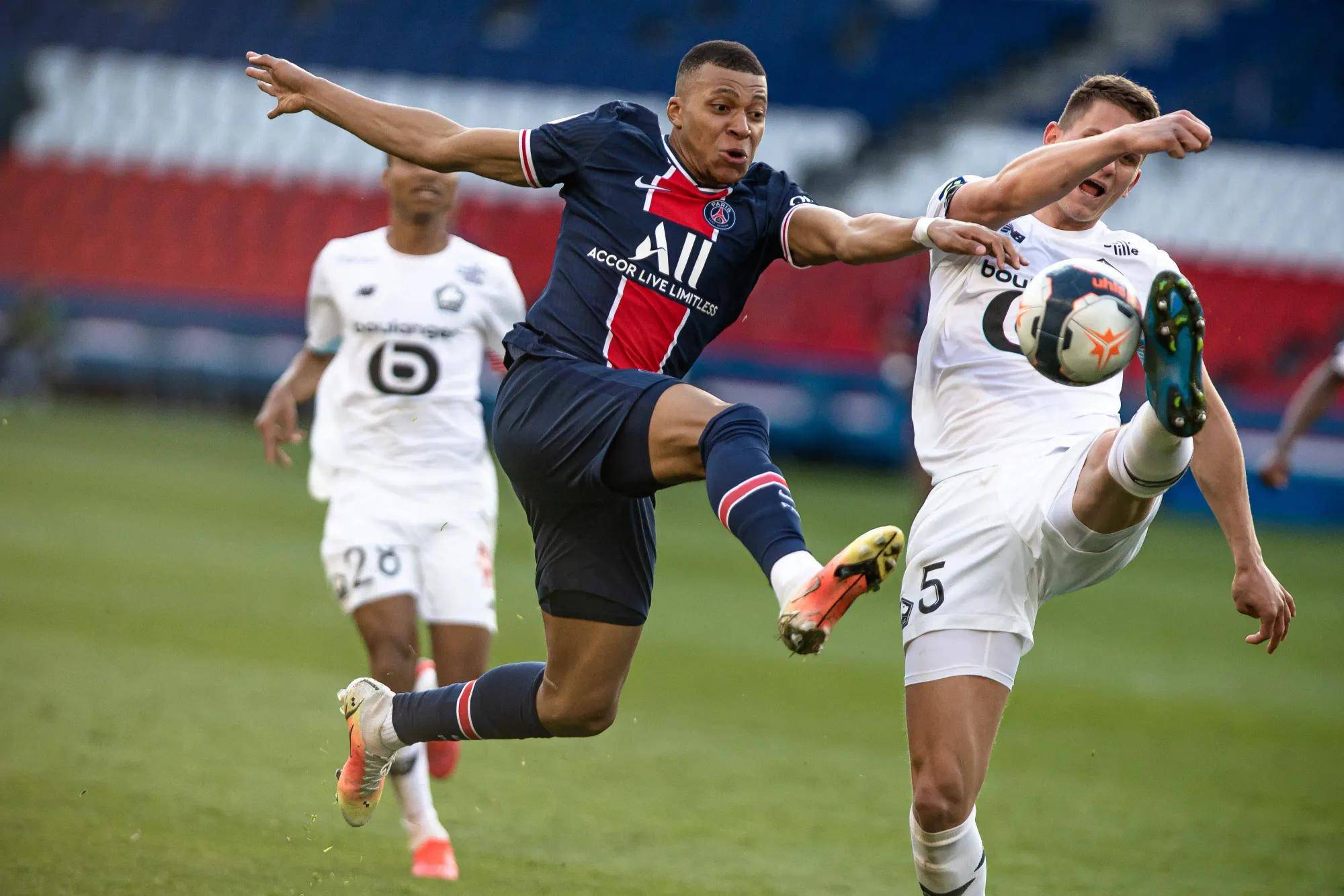 巴黎圣日耳曼轰炸胜利,领跑小组形势坚挺 巴黎圣日耳曼轰炸胜利,领跑小组形势坚挺