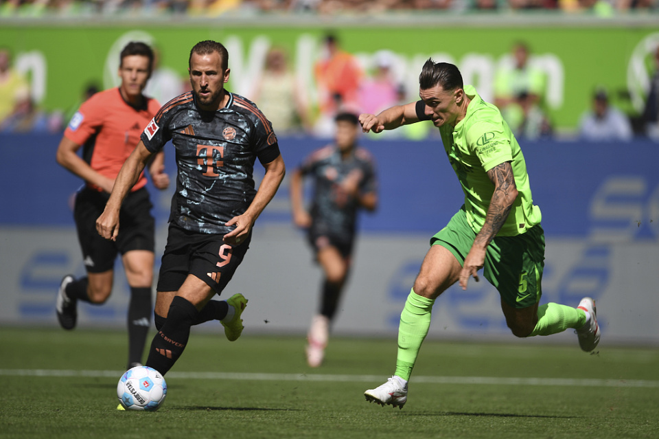 关于球员空接头球攻门射入制胜进球的信息 关于球员空接头球攻门射入制胜进球的信息