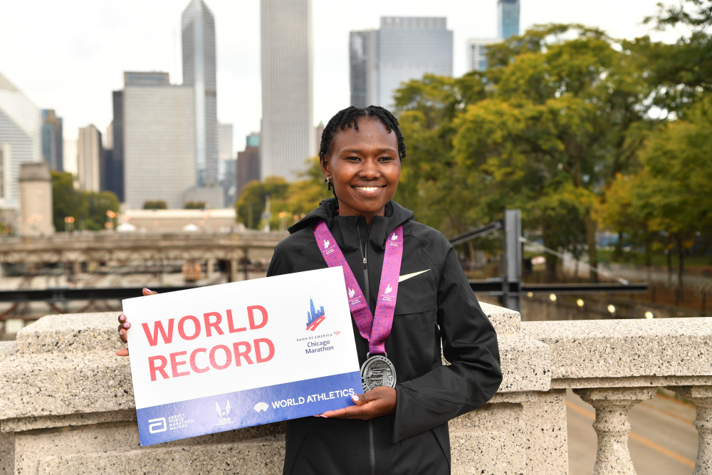 关于肯尼亚选手夺得马拉松冠军,展现出色体魄的信息 关于肯尼亚选手夺得马拉松冠军,展现出色体魄的信息