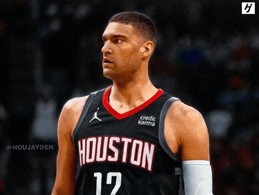 关于雄鹿中锋因伤缺席本周比赛,球队战绩或受影响的信息 关于雄鹿中锋因伤缺席本周比赛,球队战绩或受影响的信息