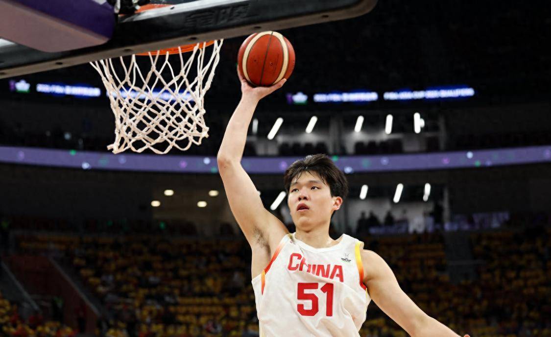 包含青年篮球锦标赛开赛，新星崭露头角的词条