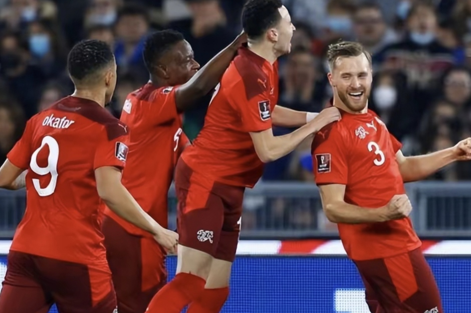 激动人心的比赛,全场都被球迷沸腾! 激动人心的比赛,全场都被球迷沸腾!