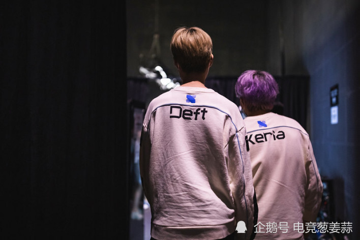 V5力克TES,Keria打出惊人五杀宿命之战小组赛,留下经典瞬间 V5力克TES,Keria打出惊人五杀宿命之战小组赛,留下经典瞬间