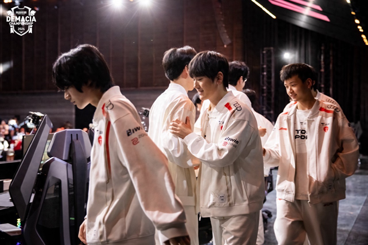 SHR险胜LGD,Bin开启传奇时刻宿敌对决八强赛,让粉丝疯狂欢呼 SHR险胜LGD,Bin开启传奇时刻宿敌对决八强赛,让粉丝疯狂欢呼