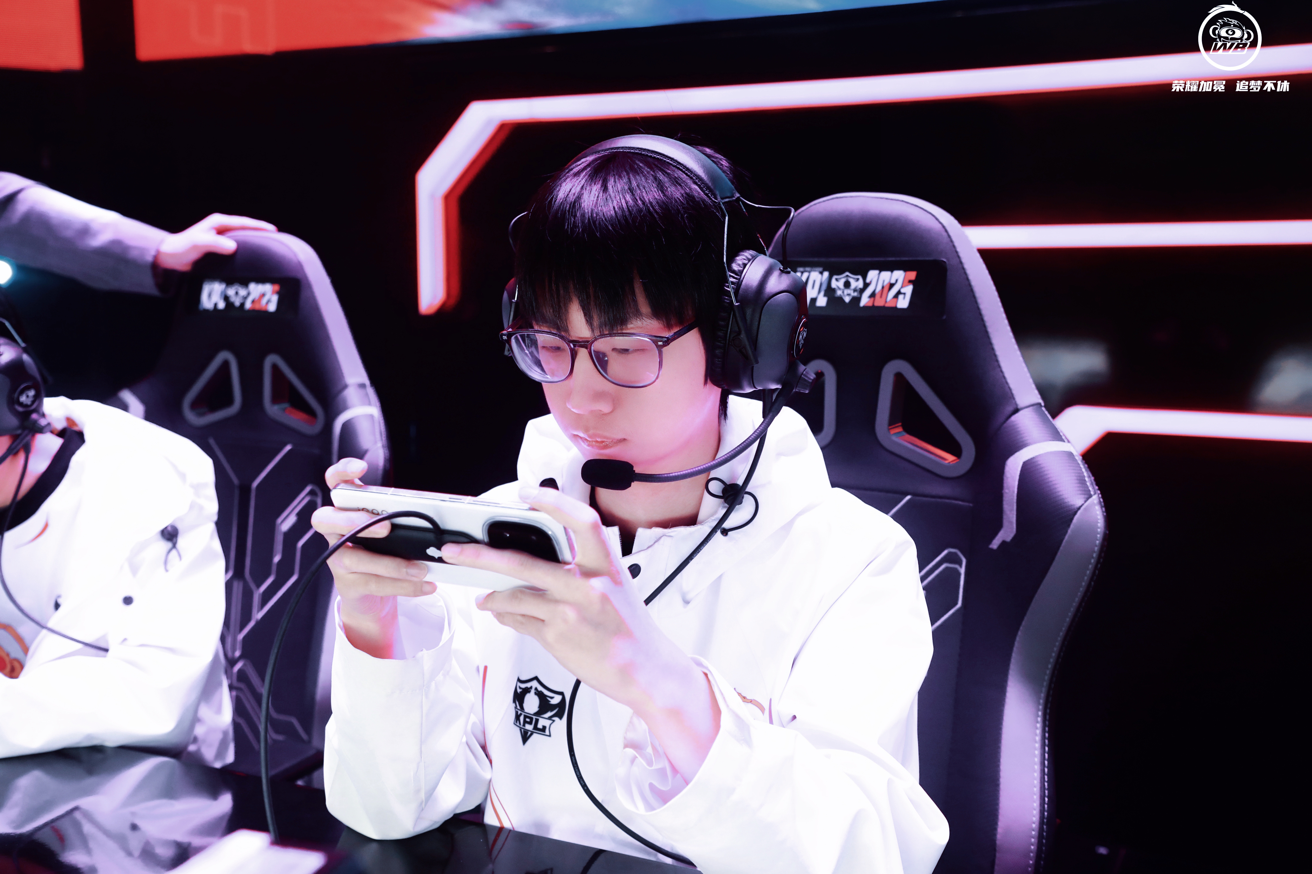 WBG翻盘HLE,Elk单局斩获MVP激烈交锋八强赛,点燃全场激情的简单介绍 WBG翻盘HLE,Elk单局斩获MVP激烈交锋八强赛,点燃全场激情的简单介绍