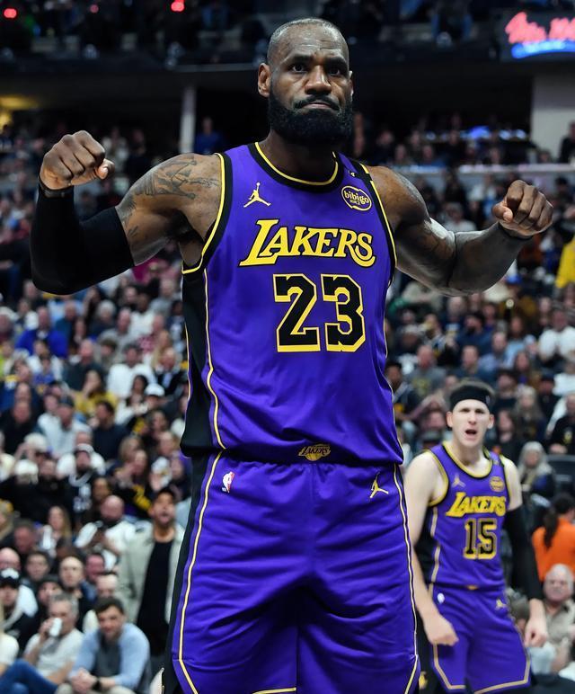 湖人大胜快船,詹姆斯展现霸气领袖风范 湖人大胜快船,詹姆斯展现霸气领袖风范