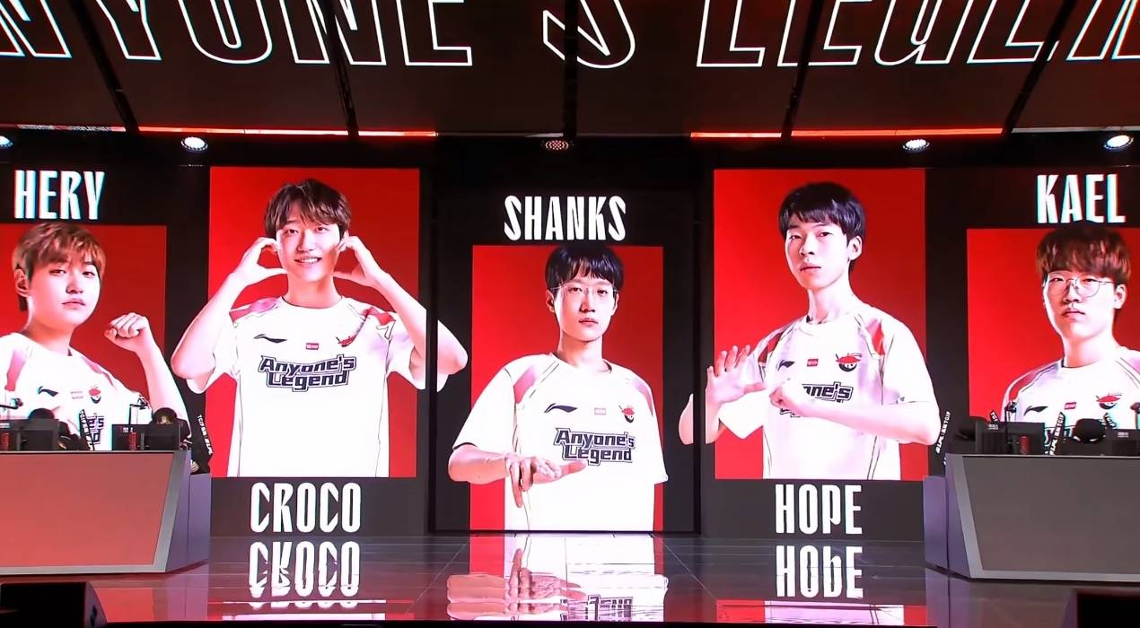 绝杀！白衣战队力挫劲敌，赢得胜利