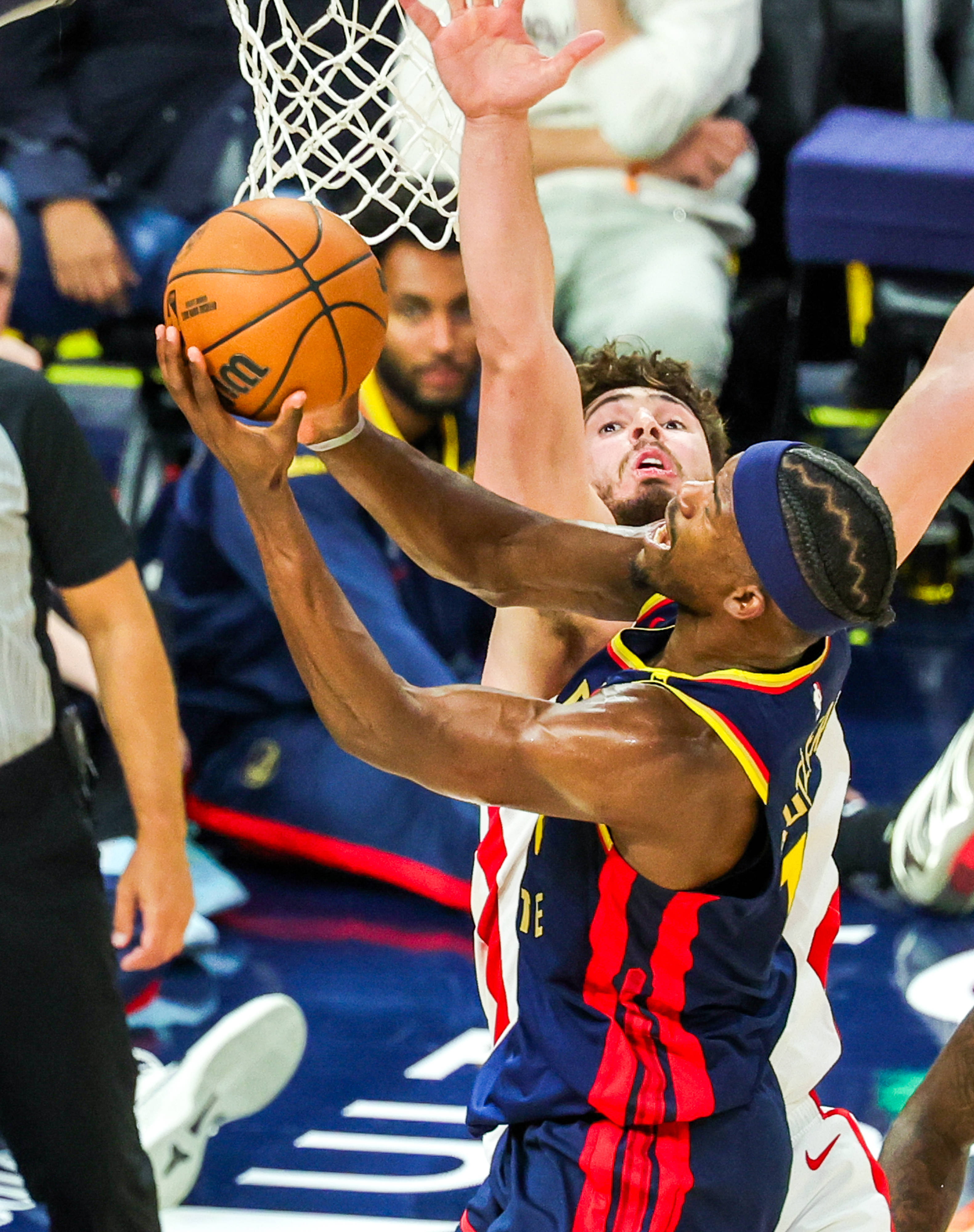 季后赛形势激烈:火箭胜鹈鹕 季后赛形势激烈:火箭胜鹈鹕