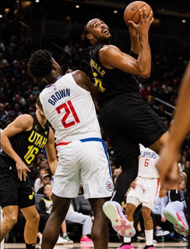 快船主场击败骑士,莱昂纳德砍下40分的简单介绍 快船主场击败骑士,莱昂纳德砍下40分的简单介绍